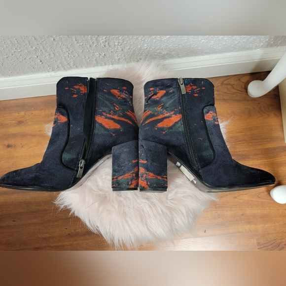 ❤🩷Bruno Premi Anthropologie - Velvet Black with Red & Green Heeled Boots❤🩷 - Picture 11 of 14